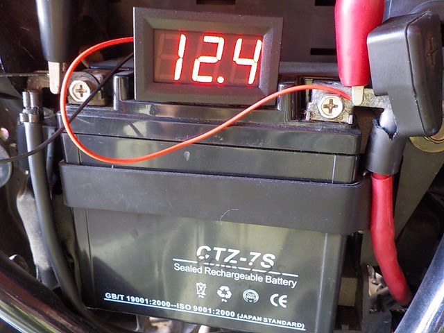 バッテリーの電圧計